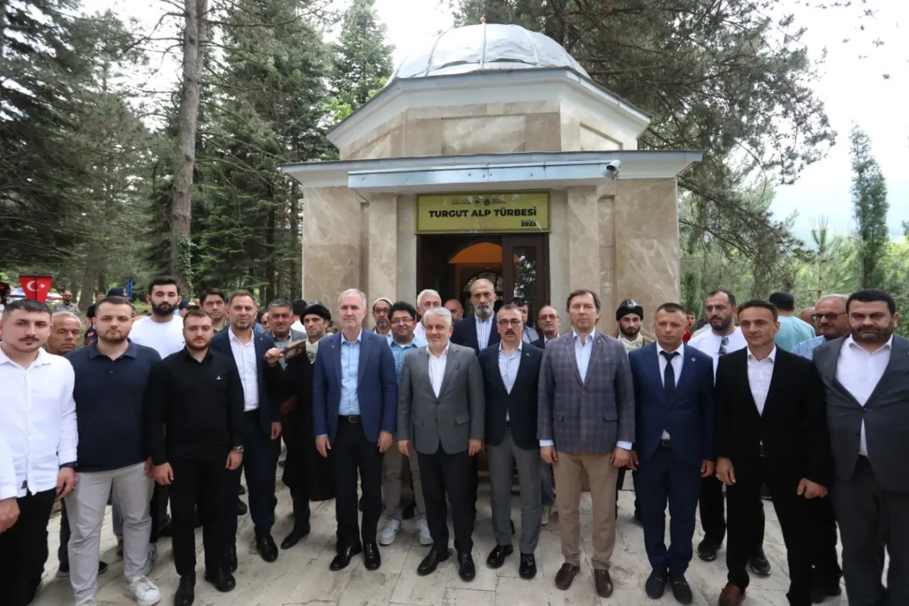 Bursa İnegöl'de Turgut Alp kabri başında anıldı