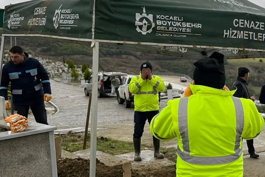 Kocaeli’de meçhul kabirler insan onuruyla defnediliyor