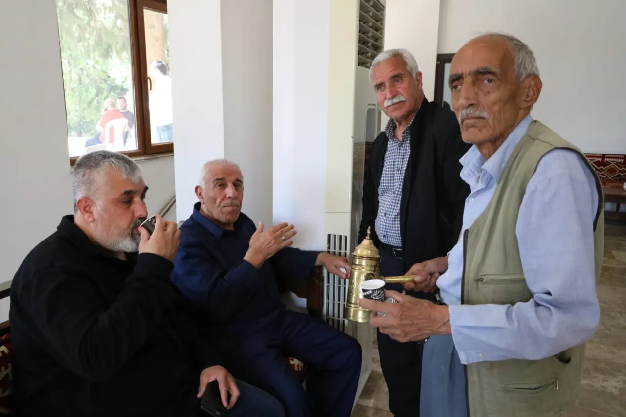 Mardinli Veysi Usta 64 yıldır acıyı tatlıyı mırra ile paylaşıyor