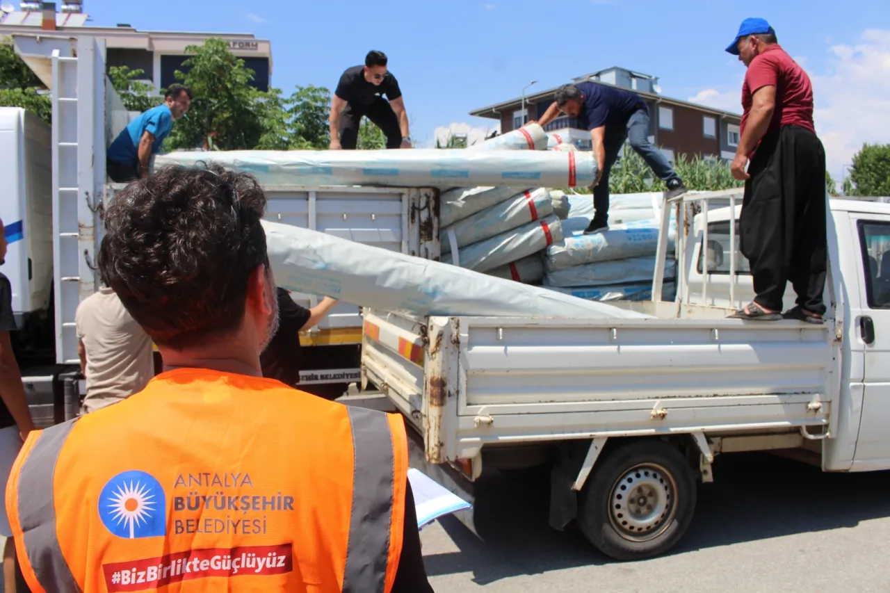 Antalya'da Gazipaşalı üreticilere naylon desteği