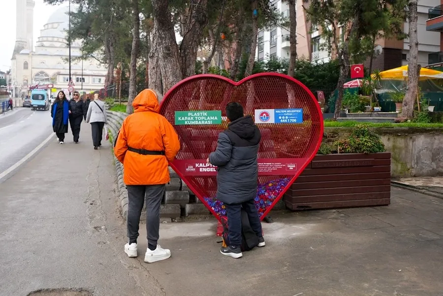 İstanbul Maltepe’de kapak kumbarası 8’e ulaştı