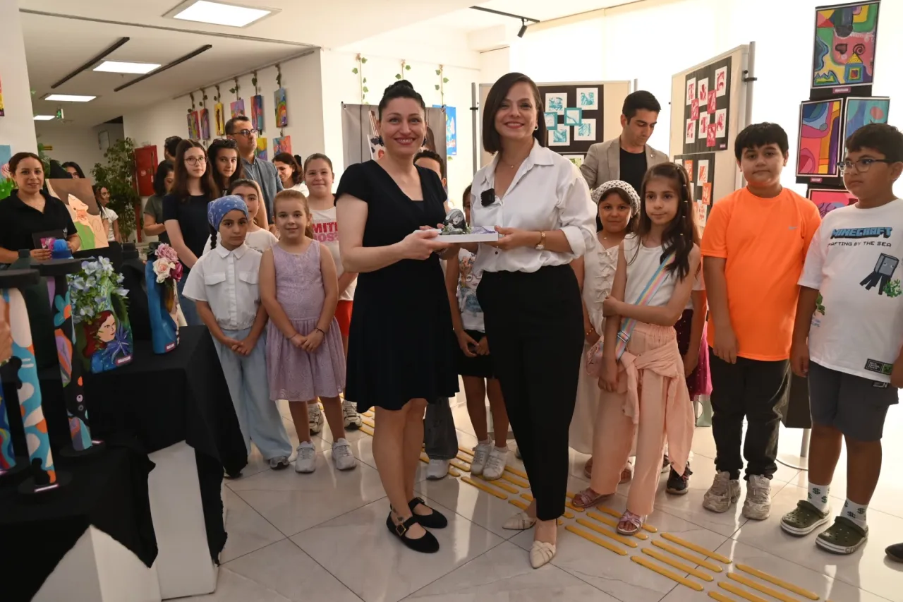 İzmir Karabağlar’da sanatın renkleri ve ezgileri buluştu