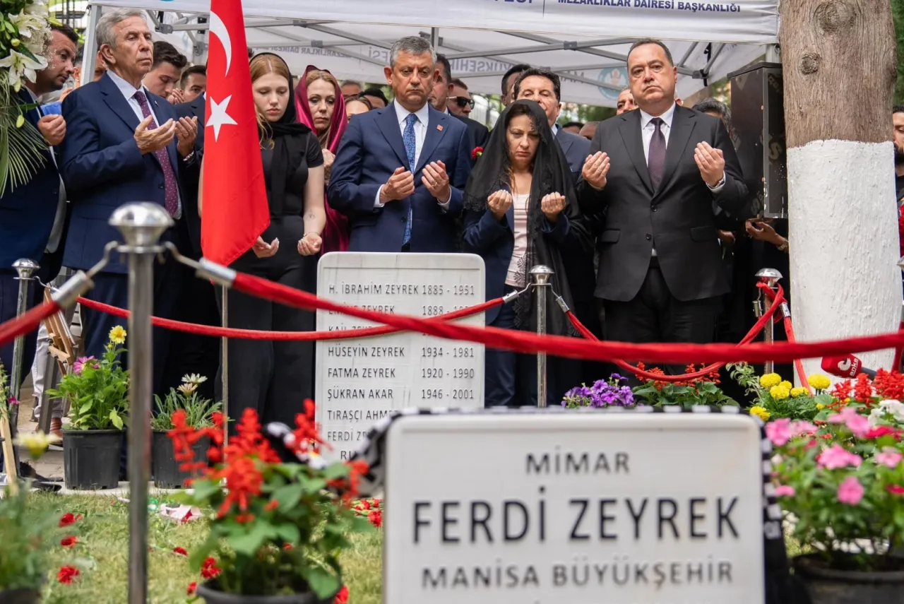 Manisa'da merhum Başkan dualarla anıldı