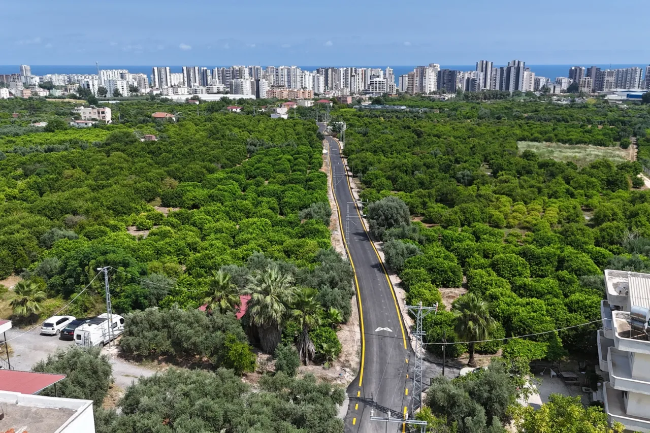 Mersin’de Mezitli ve Toroslar’da yollar yenilendi