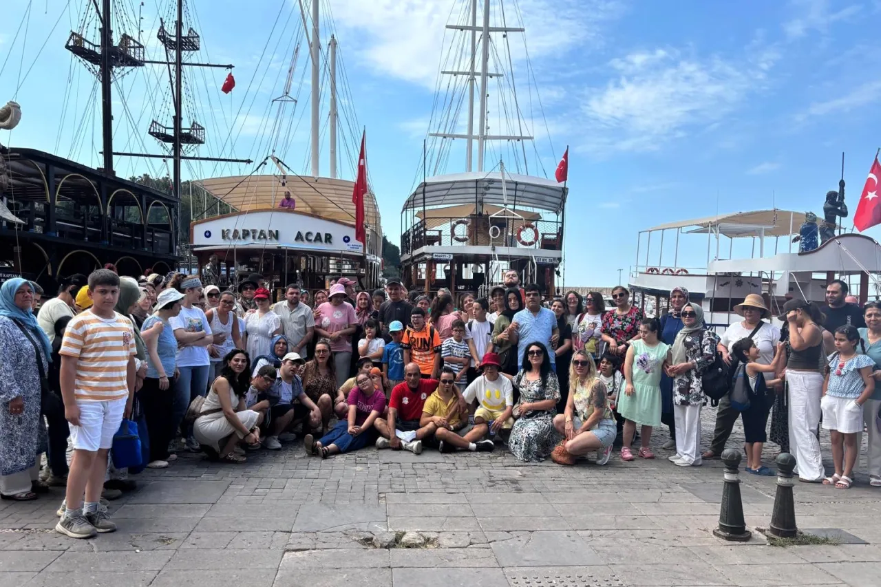 Antalya Muratpaşa'da özel gereksinimli bireyler Akdeniz’e açıldı