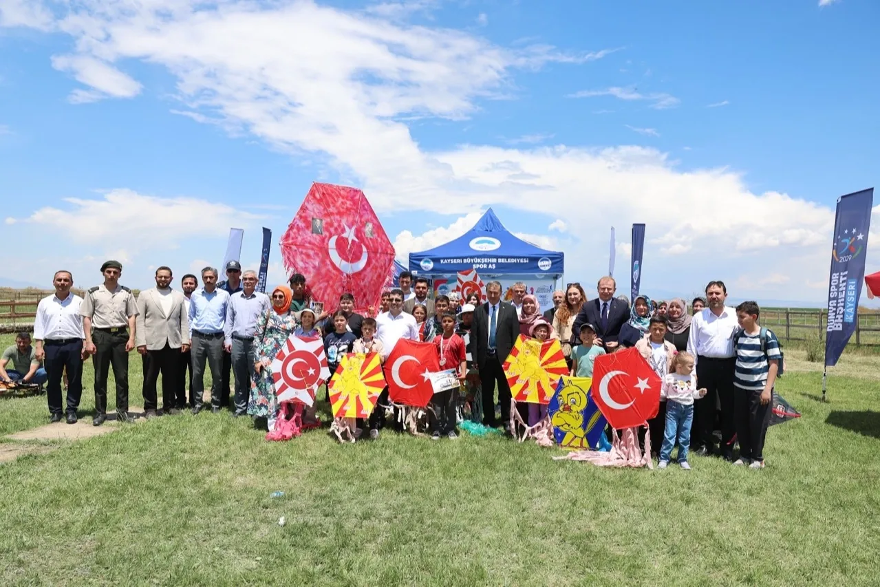 Kayseri Büyükşehir'den Sultan Sazlığı'nda uçurtma şenliği