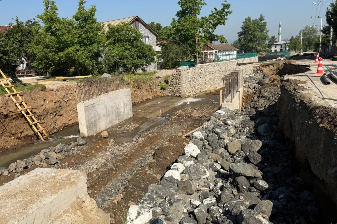 Düzce Aydınpınar’da hasar gören köprüler yenileniyor