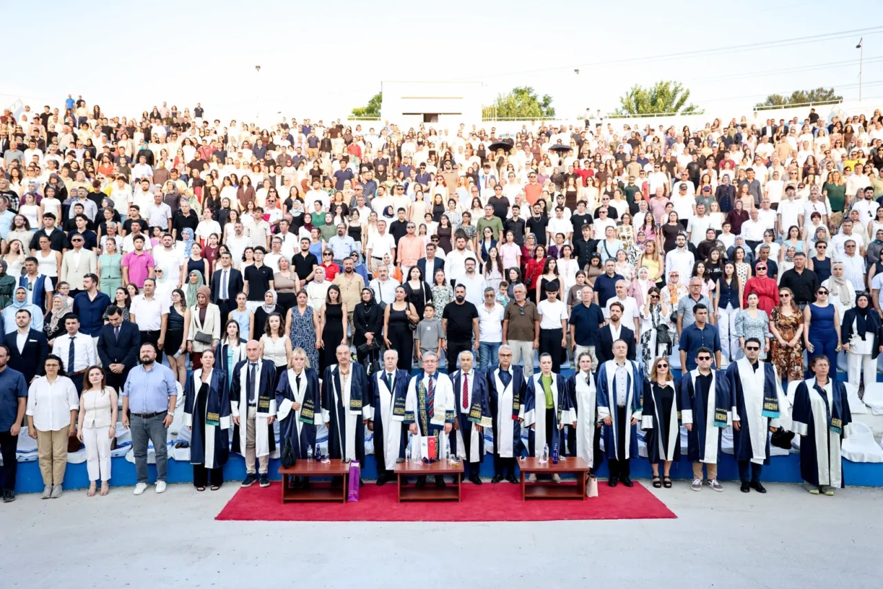 Genç hukukçular DEÜ’de yemin etti
