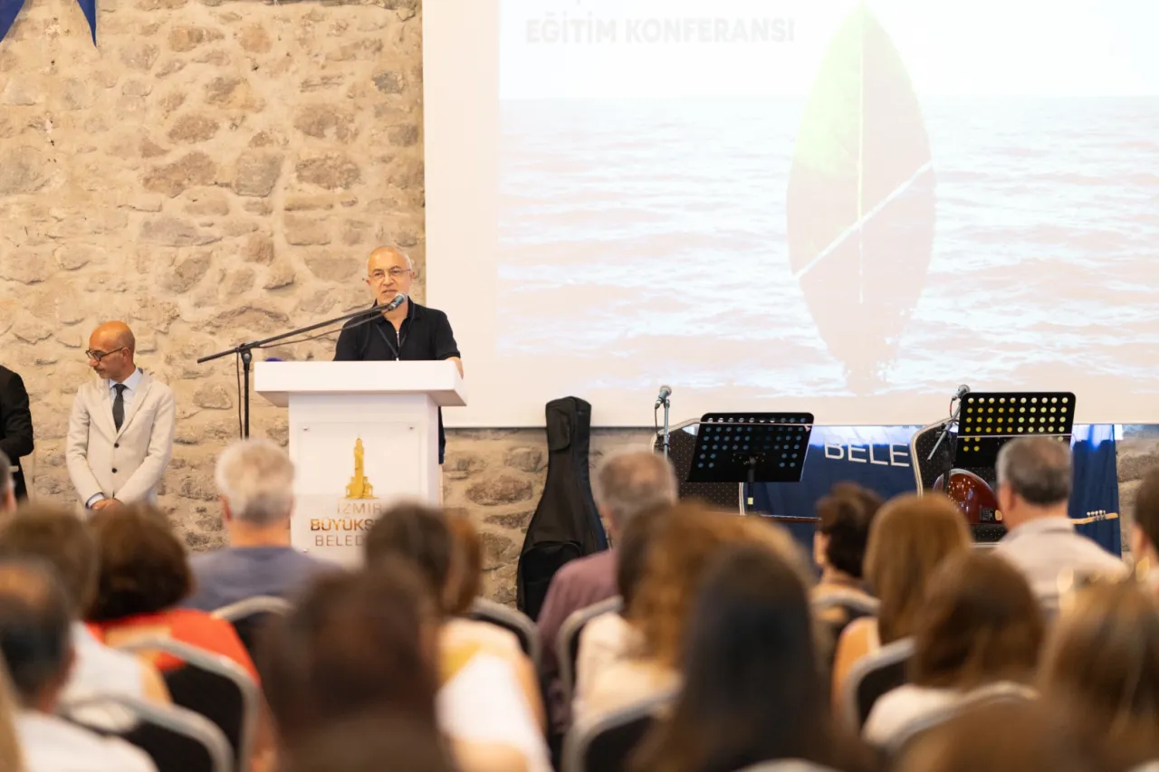 İzmir’deki uluslararası eleştirel eğitim zirvesi başladı