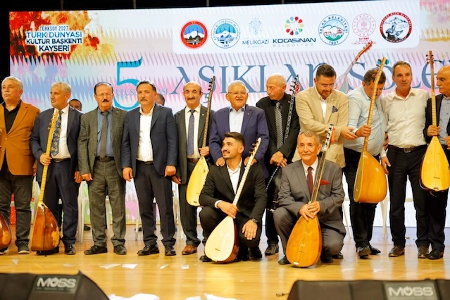 5. Uluslararası Âşıklar Şöleni'nde renkli görüntüler