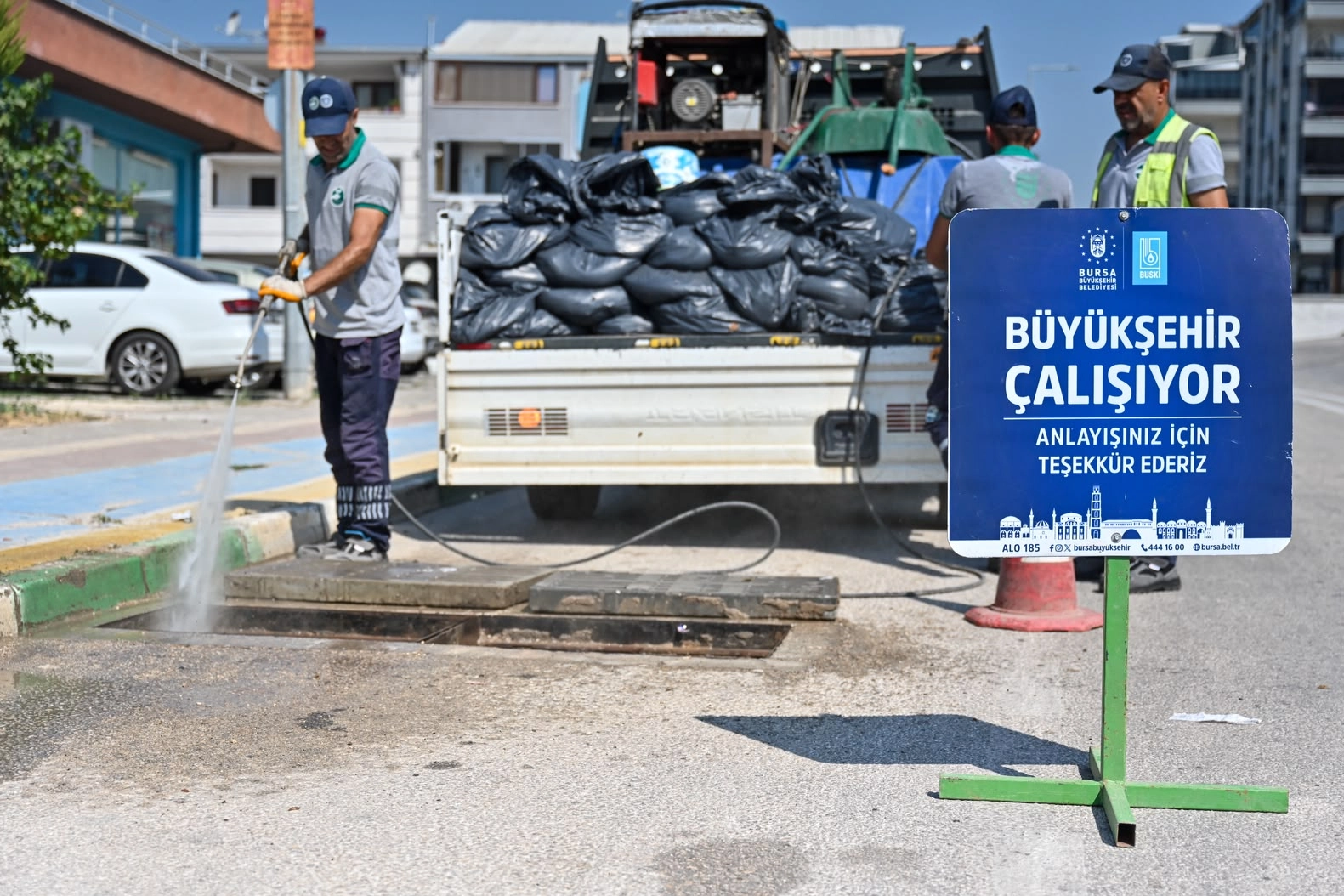 Bursa Büyükşehir’den yağmur suyu ızgaralarında kapsamlı temizlik
