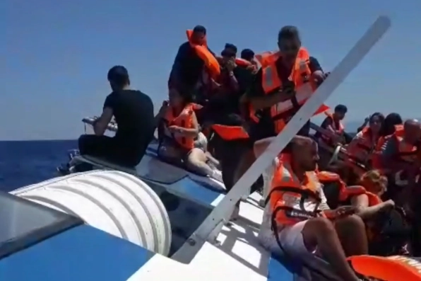 Türkiye'den Yavru Vatan'a arama kurtarma desteği...  5 yüzer unsur ile 2 helikopter bölgede