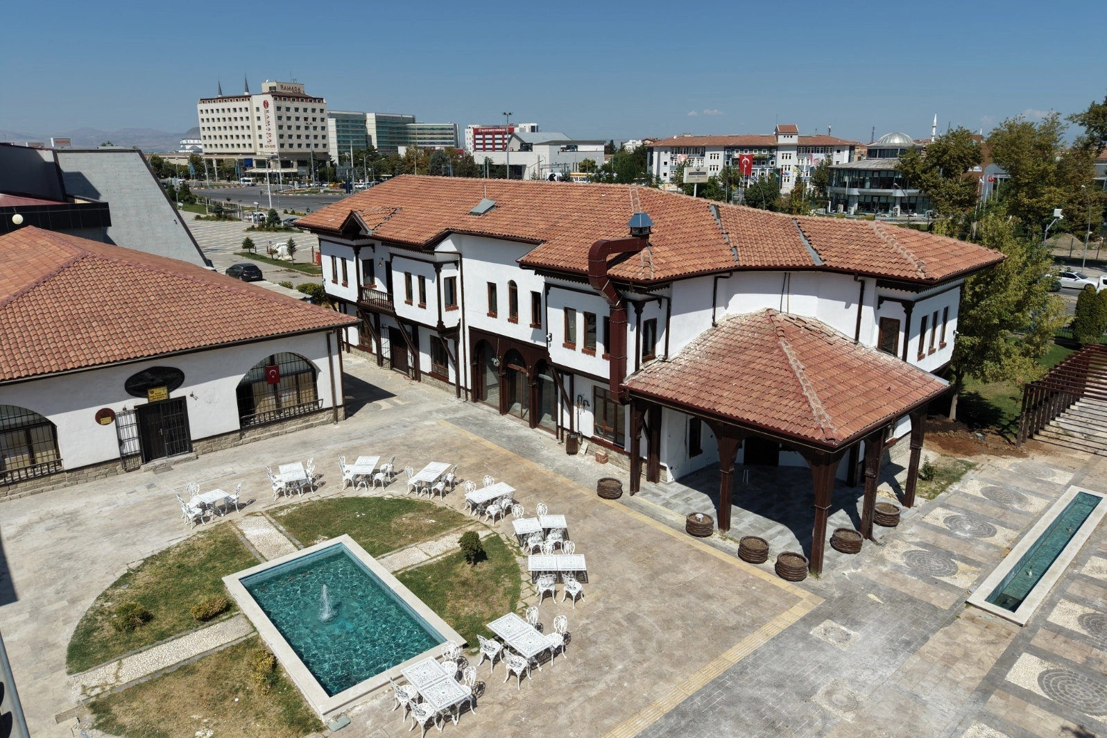 Malatya’da kerpiç evler “Bi’Mekan” olarak yeniden hayat buluyor
