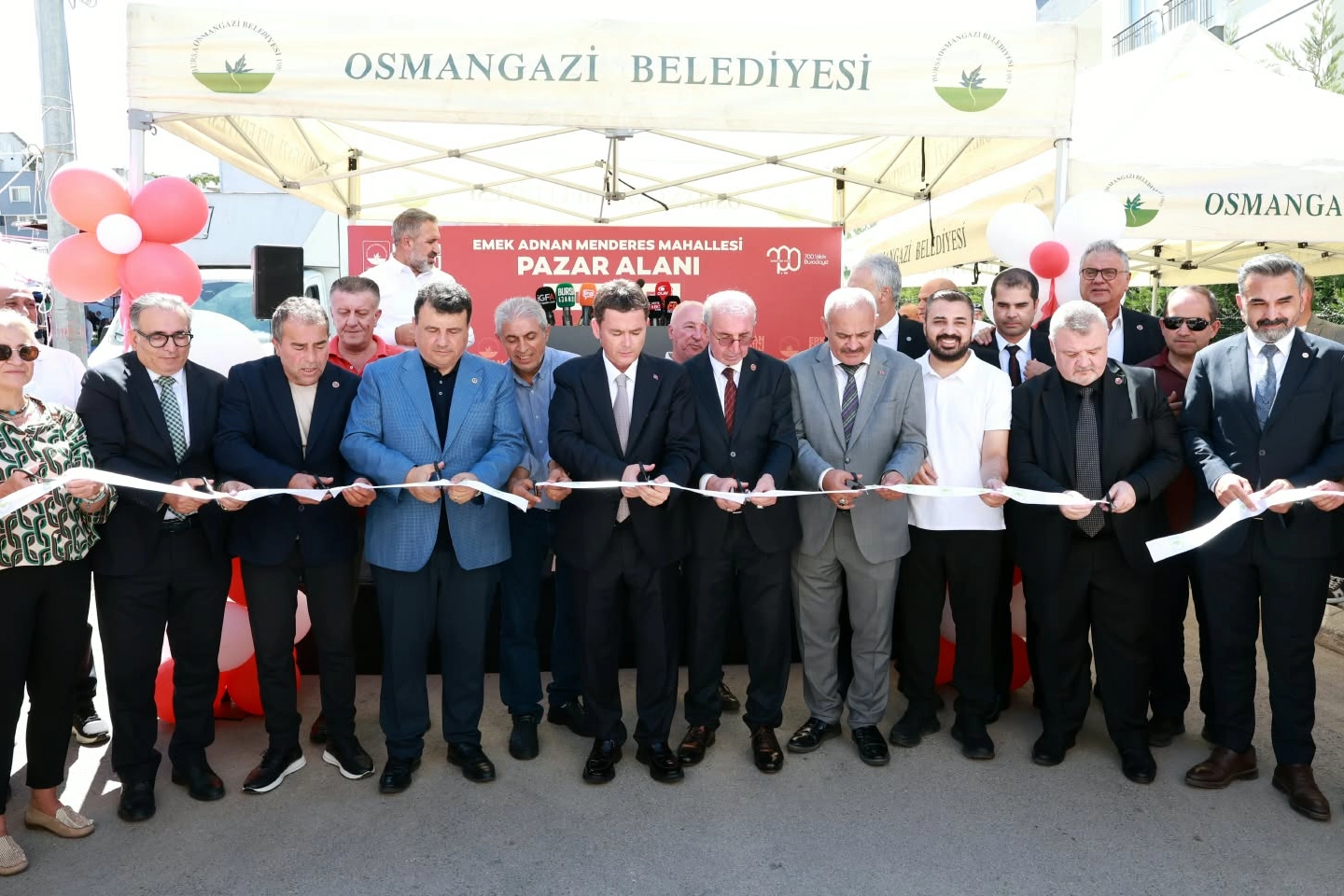 Bursa Osmangazi’de modern bir pazar alanı daha hizmete girdi