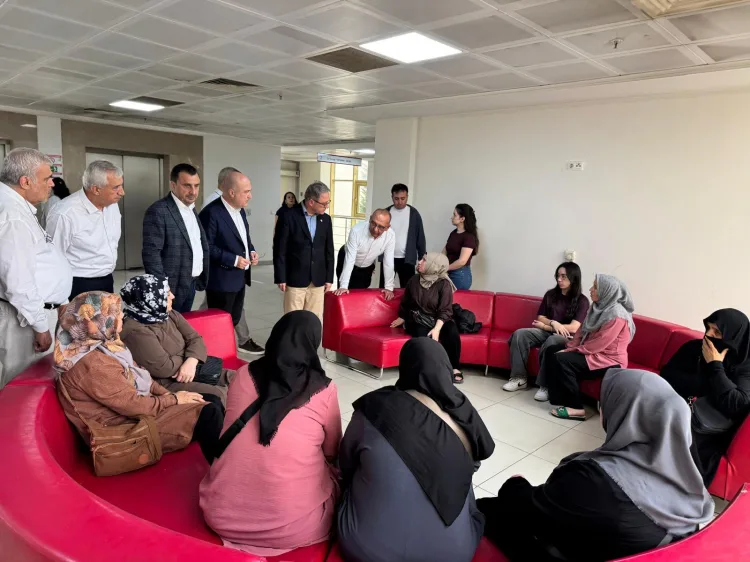 Turgutlu Belediye Başkanı Çetin Akın o öğrencilerin ailelerini ziyaret etti