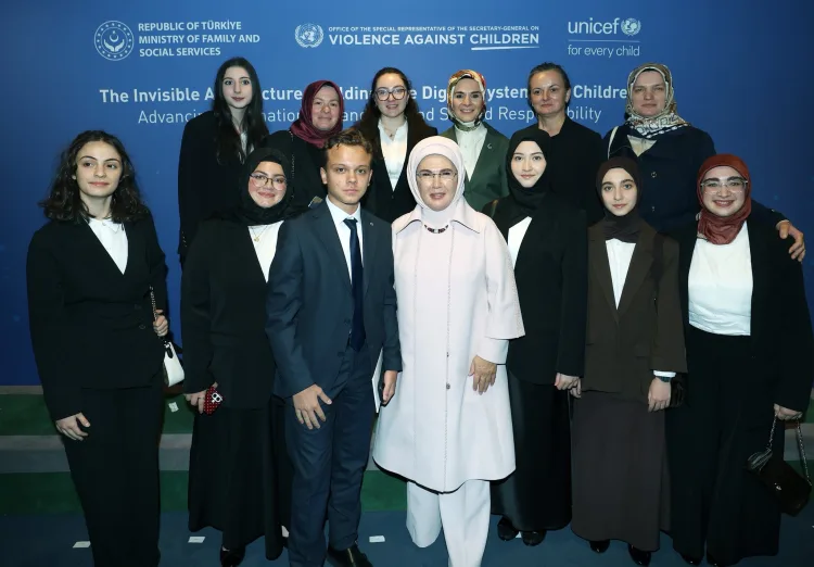 Emine Erdoğan: Çocuk dijital güvenliği için iş birliği