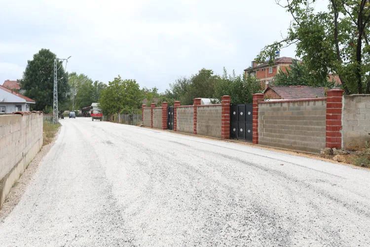İnegöl’de 8 sokakta yol çalışması: 1300 metrelik güzergâh yenilendi