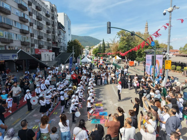 Bursa’da Arabasız Gün: Yaya ve Bisiklet İçin Kapalı Caddesi