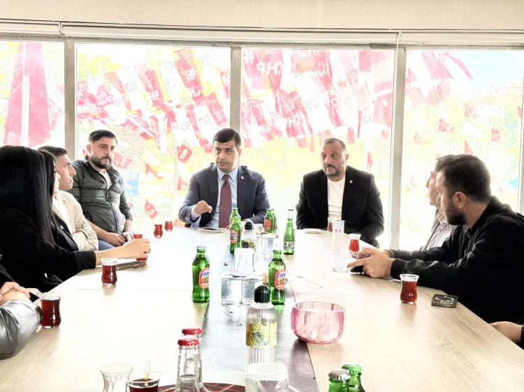 Deniz Demir: CHP tek mevsimlik çiçek değil