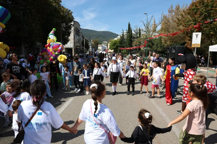 Bursa’da Arabasız Gün: Yaya ve Bisiklet İçin Kapalı Caddesi