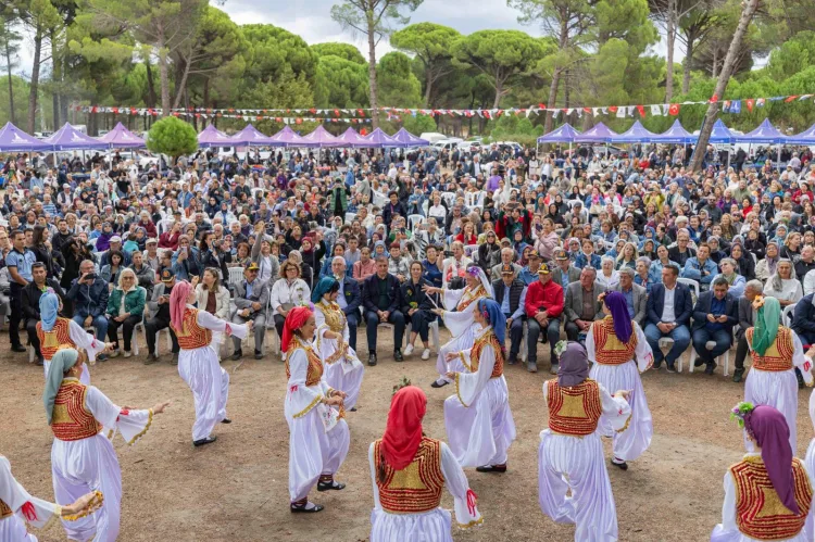 Bergama'da Kozak’ın ürünleri tezgaha çıktı... Şenlikte renkli görüntüler oluştu