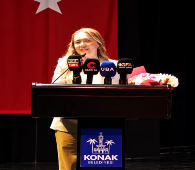 İzmir’de “Zamana dokunmak”: Bir belgeselden fazla, bir hafıza buluşması