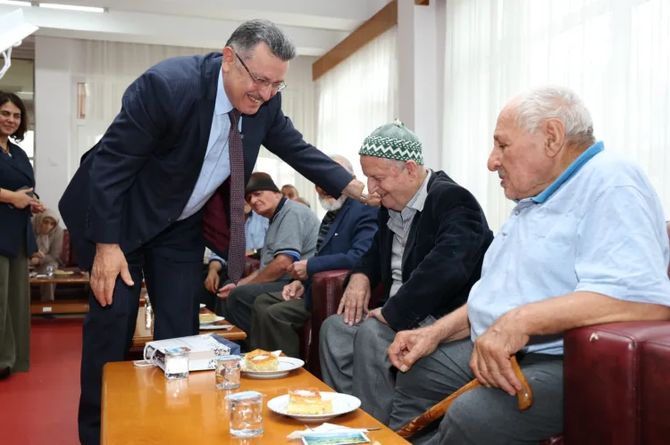 Trabzon Başkanı Genç, huzurevi ziyaret etti