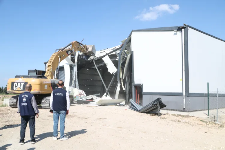 Nilüfer’de 3 kaçak yapı yıkıldı, 3 bin 600 m² temizlendi