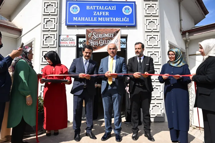 Malatya'da kadın el emeği sergisi açıldı