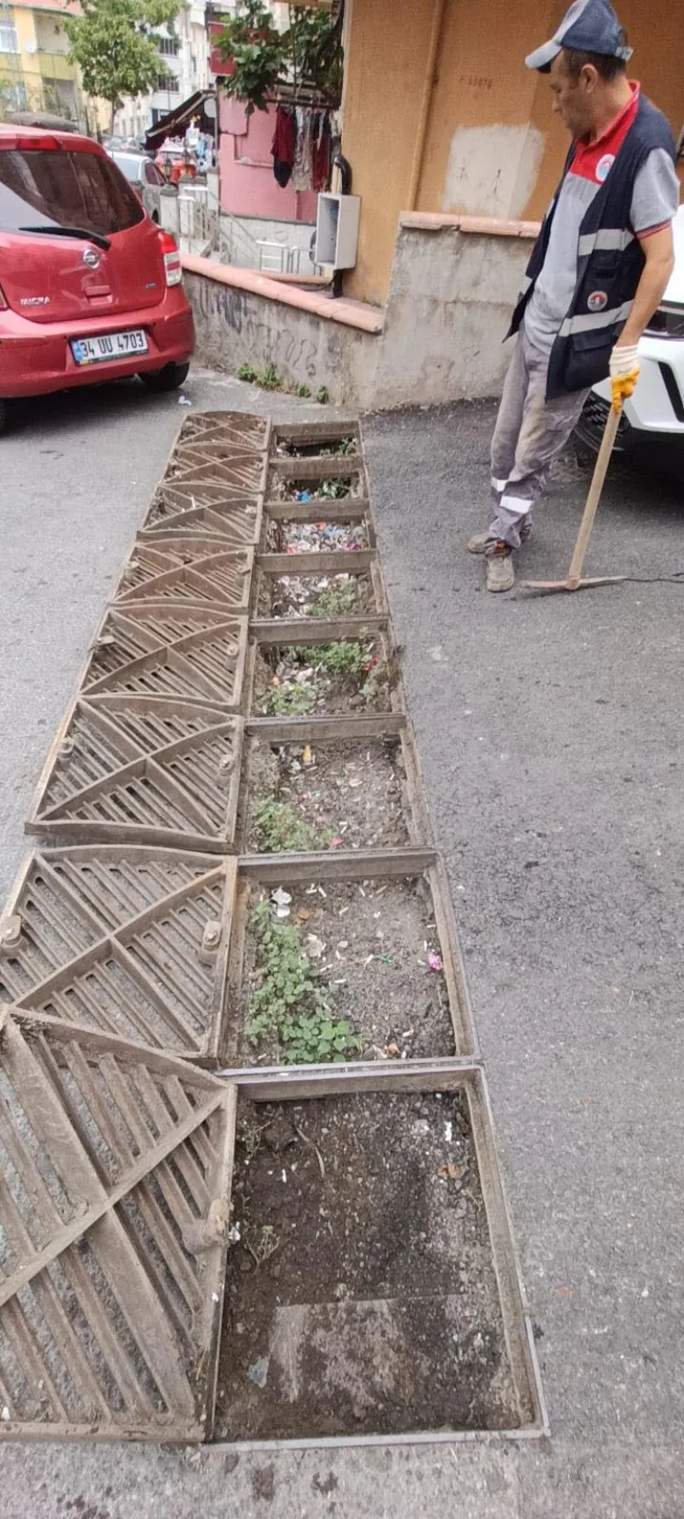 Maltepe’de yağış öncesi kanal ve mazgal temizliği başlatıldı
