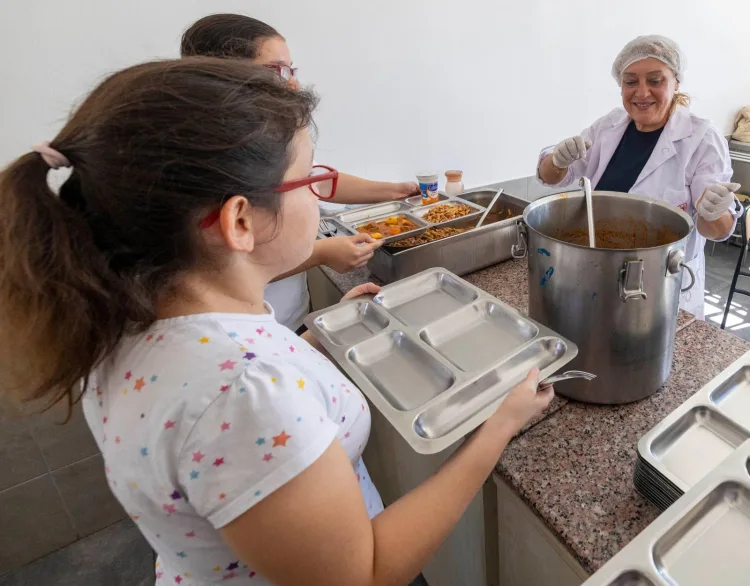 İzmir'den Özel Gereksinimli Öğrenciler için Sıcak Yemek Desteği