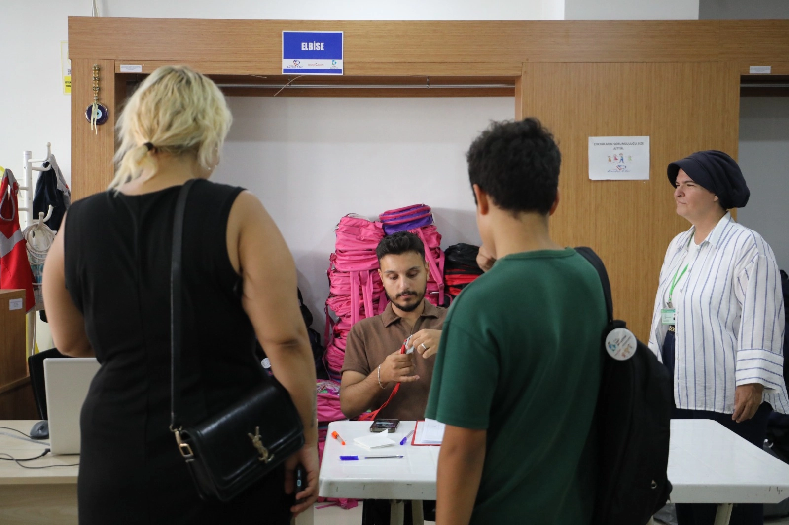 Kocaeli İzmit'te öğrencilere kırtasiye desteği