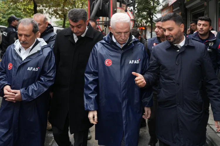 Vali Davut Gül, Kağıthane’de sağanak yağış sonrası incelemelerde bulundu