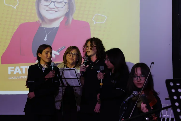Fatma Şahin, 300 Öğrenciyle Buluşarak Sorularını Yanıtladı