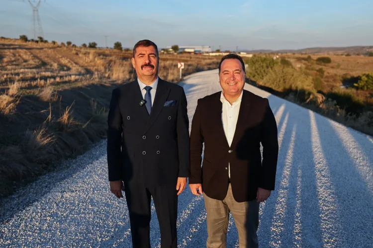 Manisa Büyükşehir'den Kula’da 30 kilometrelik yol çalışmasına yakın mercek