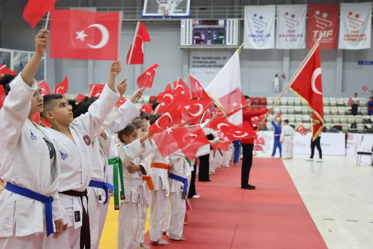 İzmir'de tatami ve minderde Cumhuriyet coşkusu