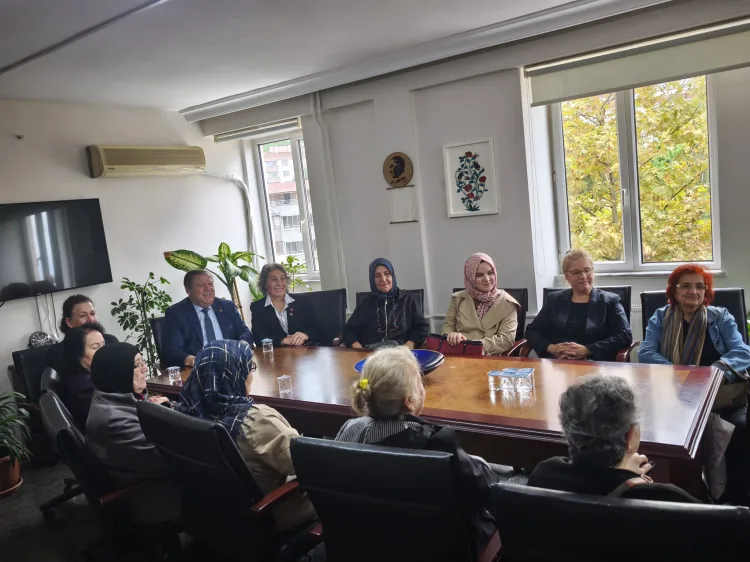 Bursalı emeklilerden huzurevine anlamlı ziyaret