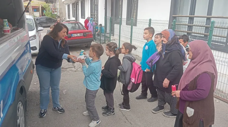 İzmit'te 'Beslenme Saati' desteği sürüyor