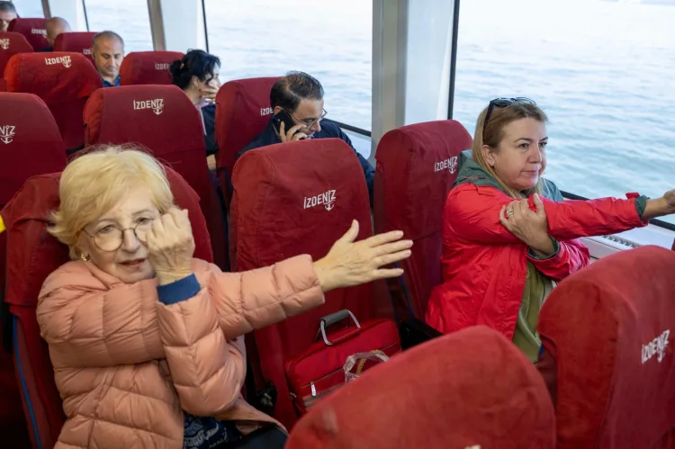 İzmir’de vapur yolcuları güne zinde başlıyor