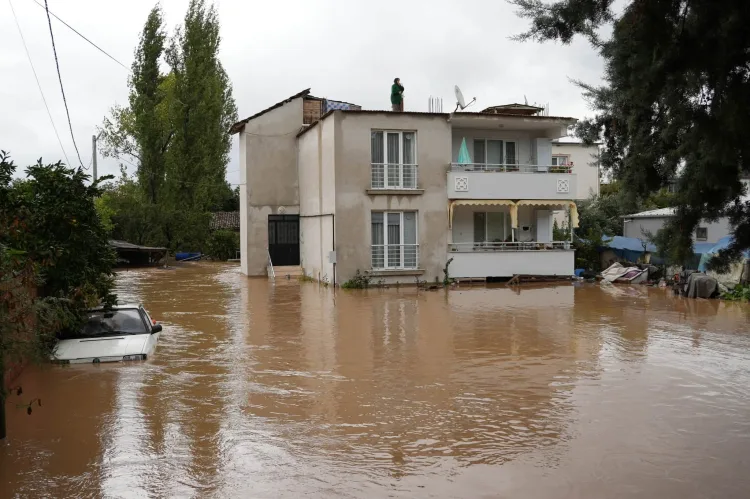 Bursa İznik’te Çakırca Deresi taştı! Tarım arazileri sular altında kaldı
