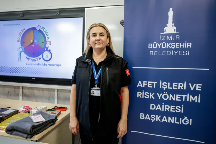 İzmir Büyükşehir’den öğrencilere deprem çantası ve afet eğitimi