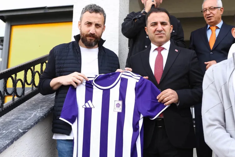 Gebzesporlu futbolcular öğrencilerin yüzünü güldürdü