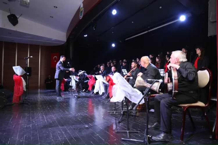 Bursa İnegöl'de Gençlik Korosu'ndan Cumhuriyet'e özel konser