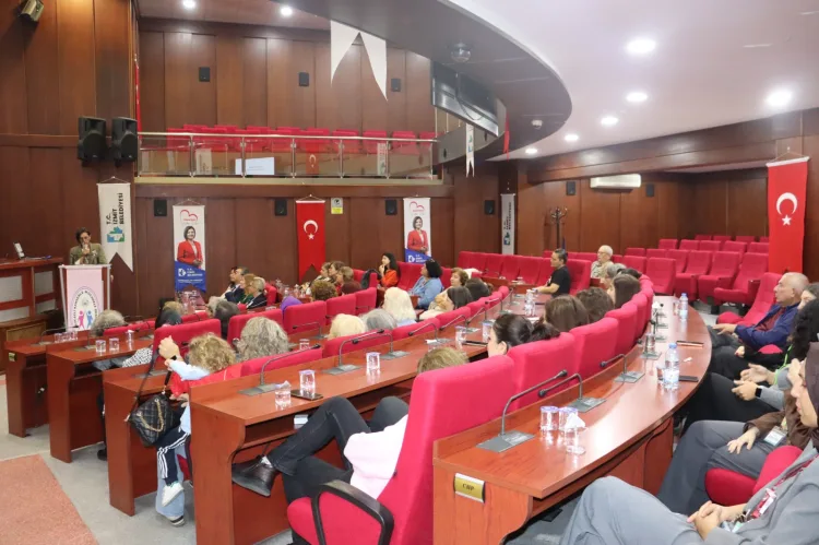 İzmit Belediyesi'nden meme kanseri farkındalık semineri