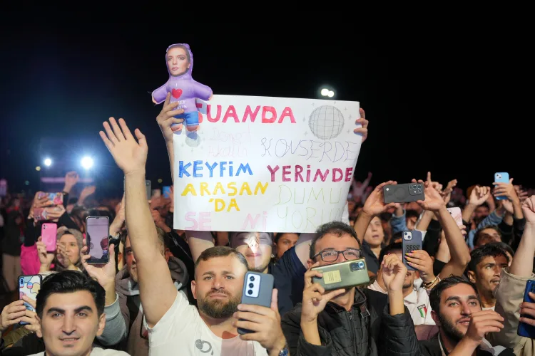 İzmir Kültür Yolu'nda ilk konser Demet Akalın'dan