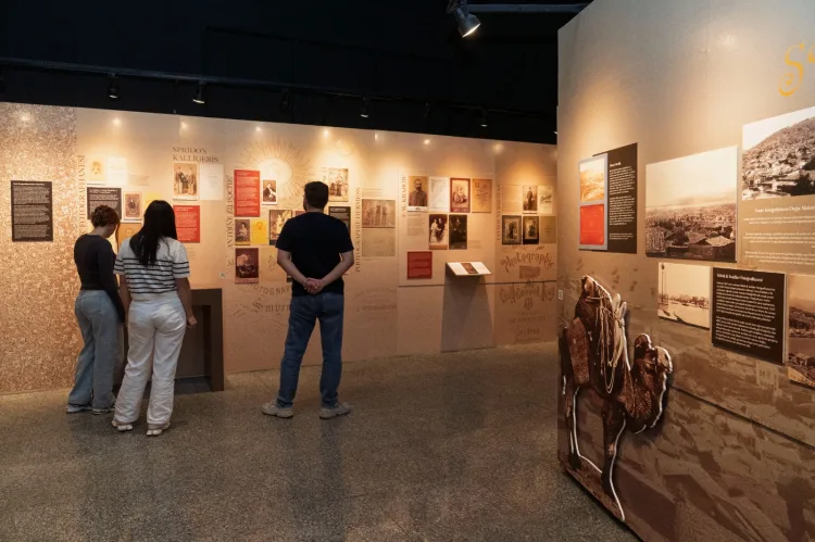 Fotoğrafın 200. yılında İzmir’in görsel hafızası kitapla buluştu