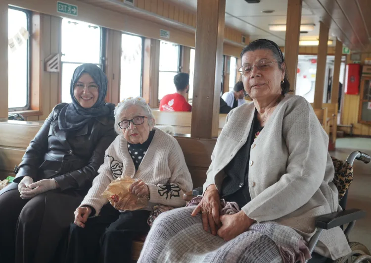 Darülaceze sakinleri denizle buluştu