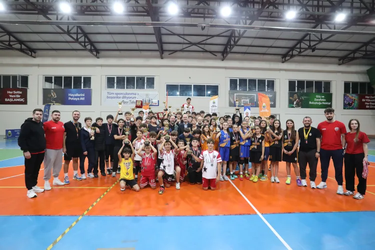 Bursa İnegöl'de sokak basketbolunda şampiyonlar kupalarına kavuştu