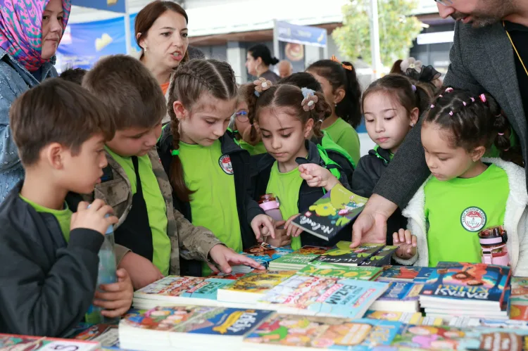 Minik okurlardan Osmangazi Kitap Günlerine yoğun ilgi