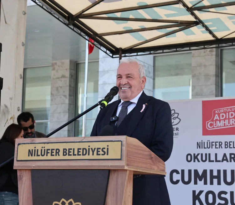 Bursa Nilüfer’de bin 749 öğrenci Cumhuriyet'e koştu